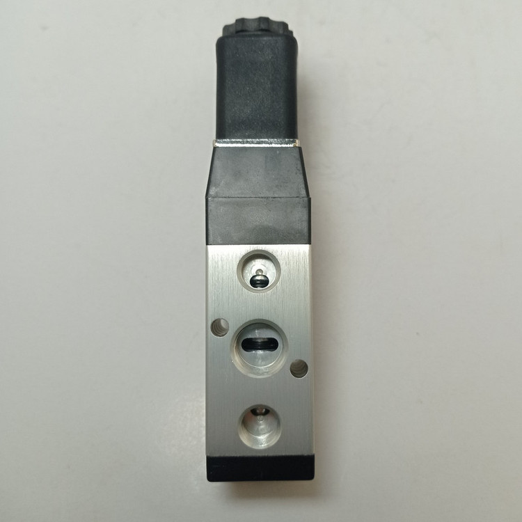 شیر برقی پنوماتیک شاکو مدل PU520-02-S-1/4-220v