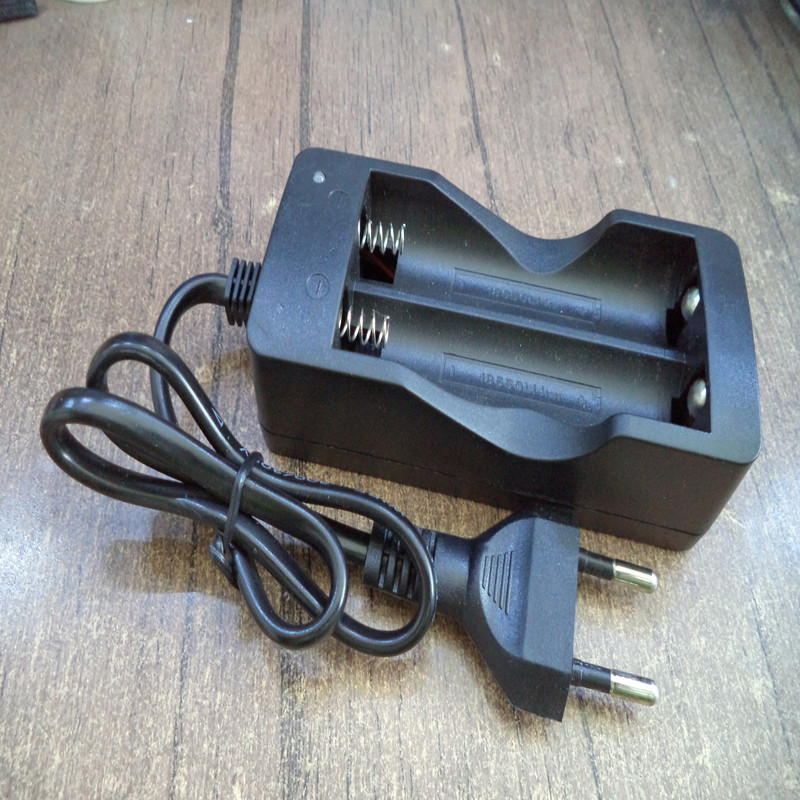 شارژر اتوماتیک باتری لیتیوم - یون 18650 مدل SM202A